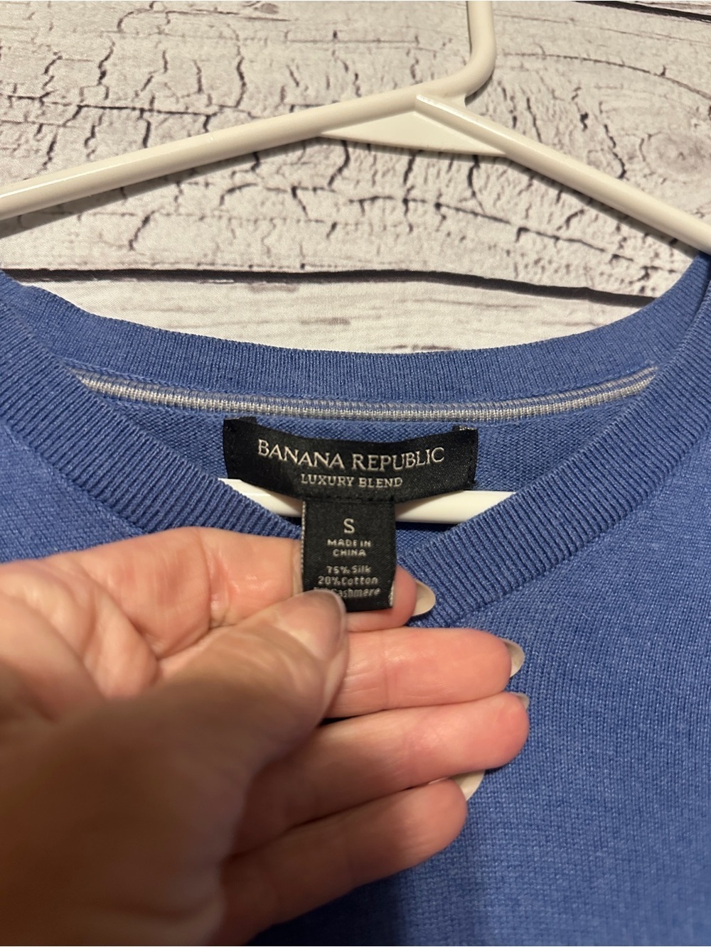 Banana Republic Luxury Blend Silk Cashmere Blue V-Neck Sweater Small - Picture 2 of 4